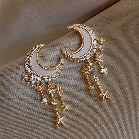 Jewelry - 🆕3/$30 Gold Star & Moon Drop Earrings